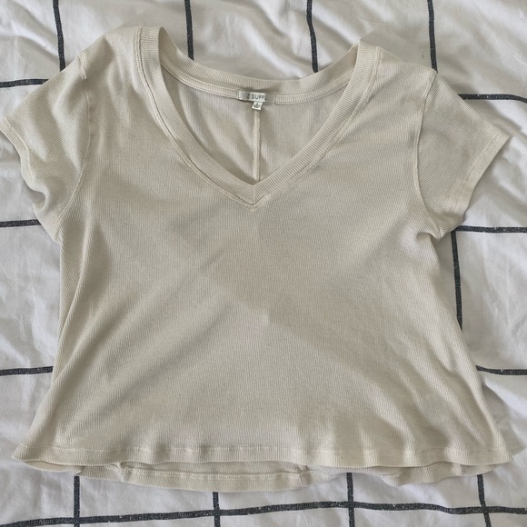 Z-supply cropped v neck - Picture 2 of 2